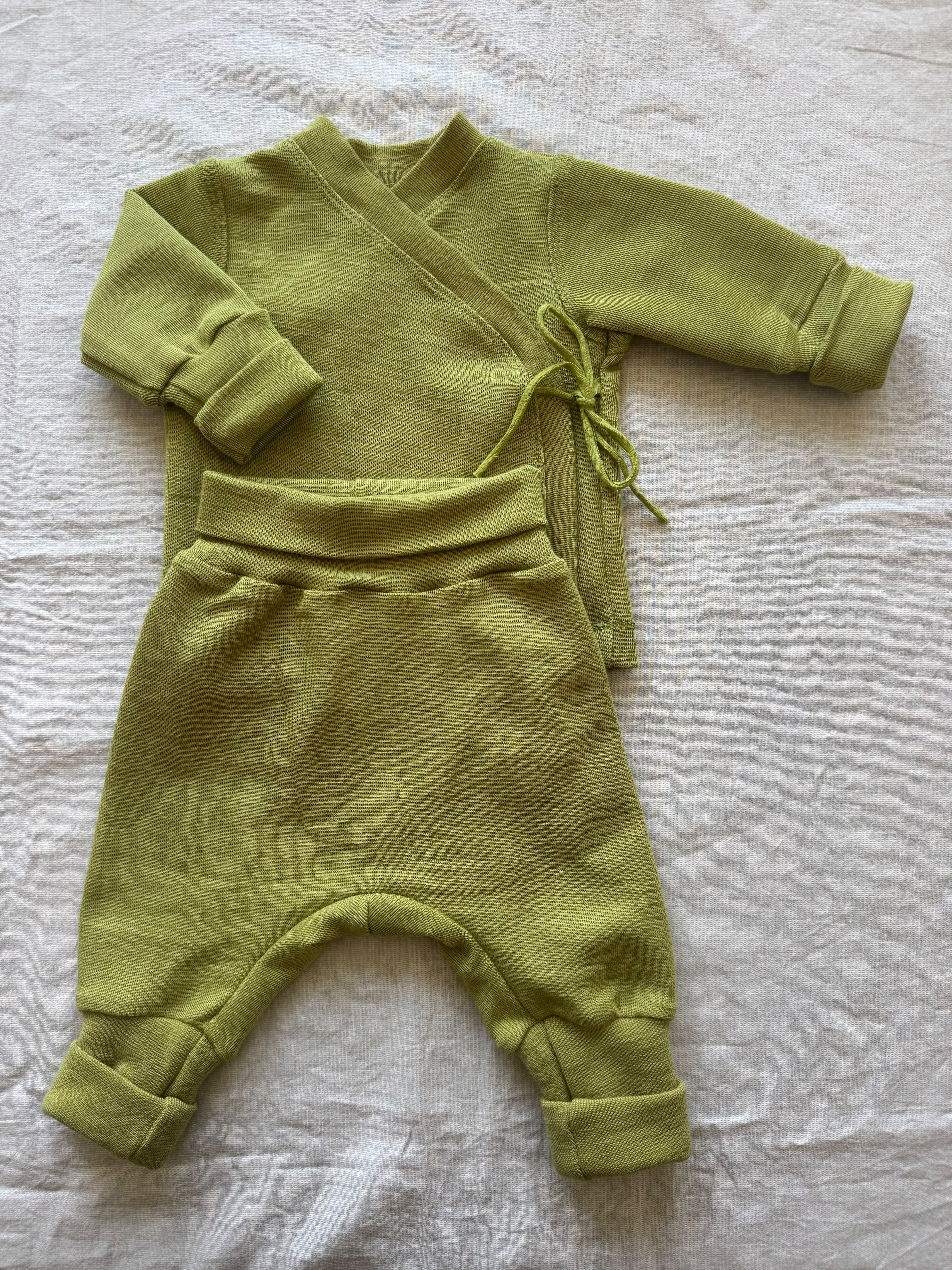 Set mit Wickeljacke aus Wolle/Seide - Einfarbig