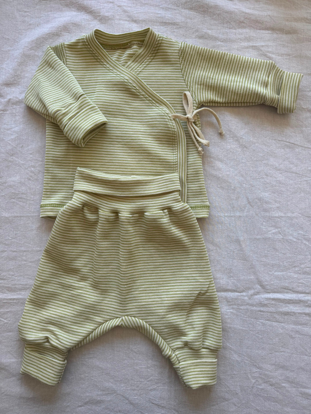 Set mit Wickeljacke aus Wolle/Seide -Geringelt