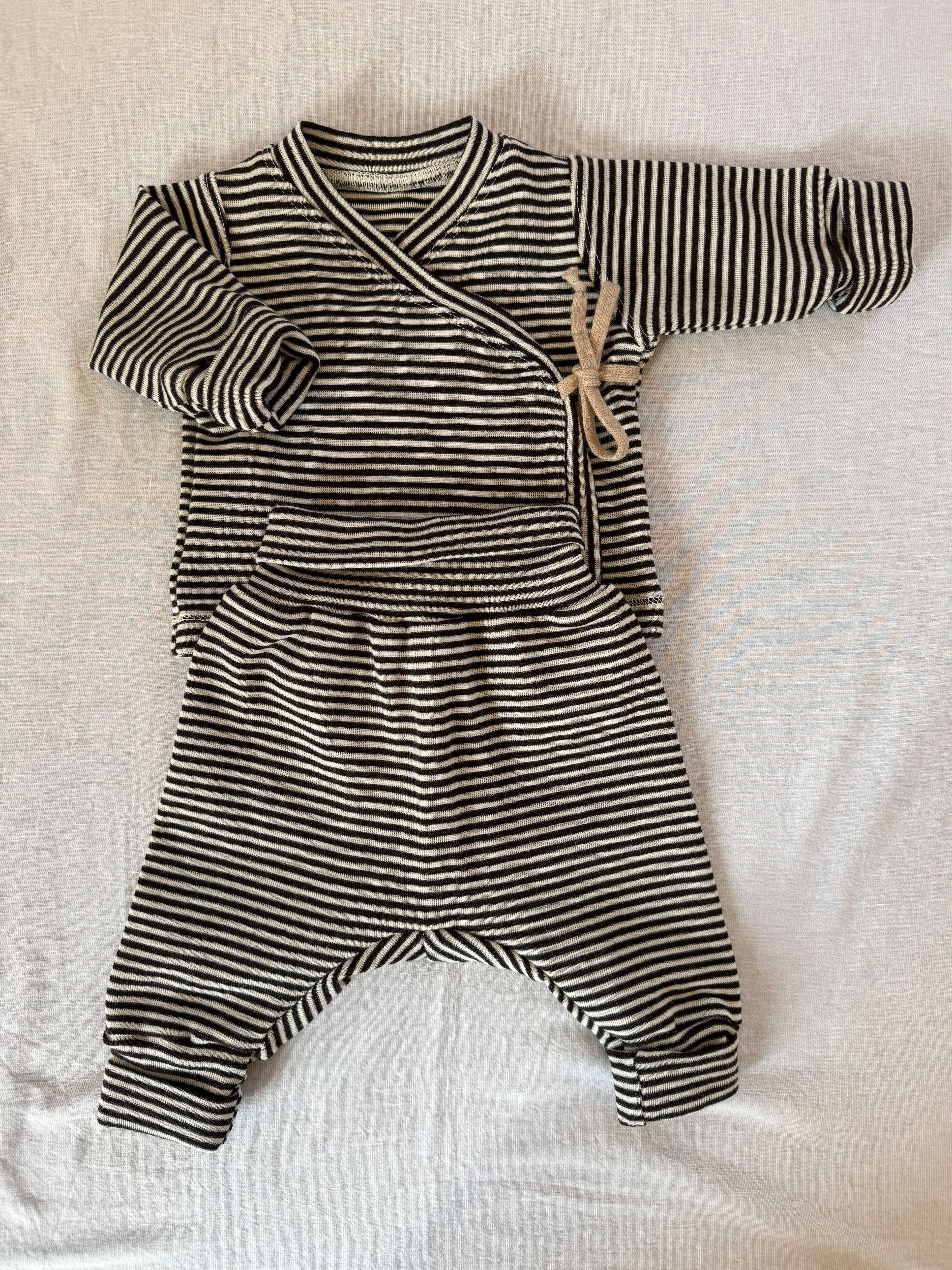 Set mit Wickeljacke aus Wolle/Seide -Geringelt