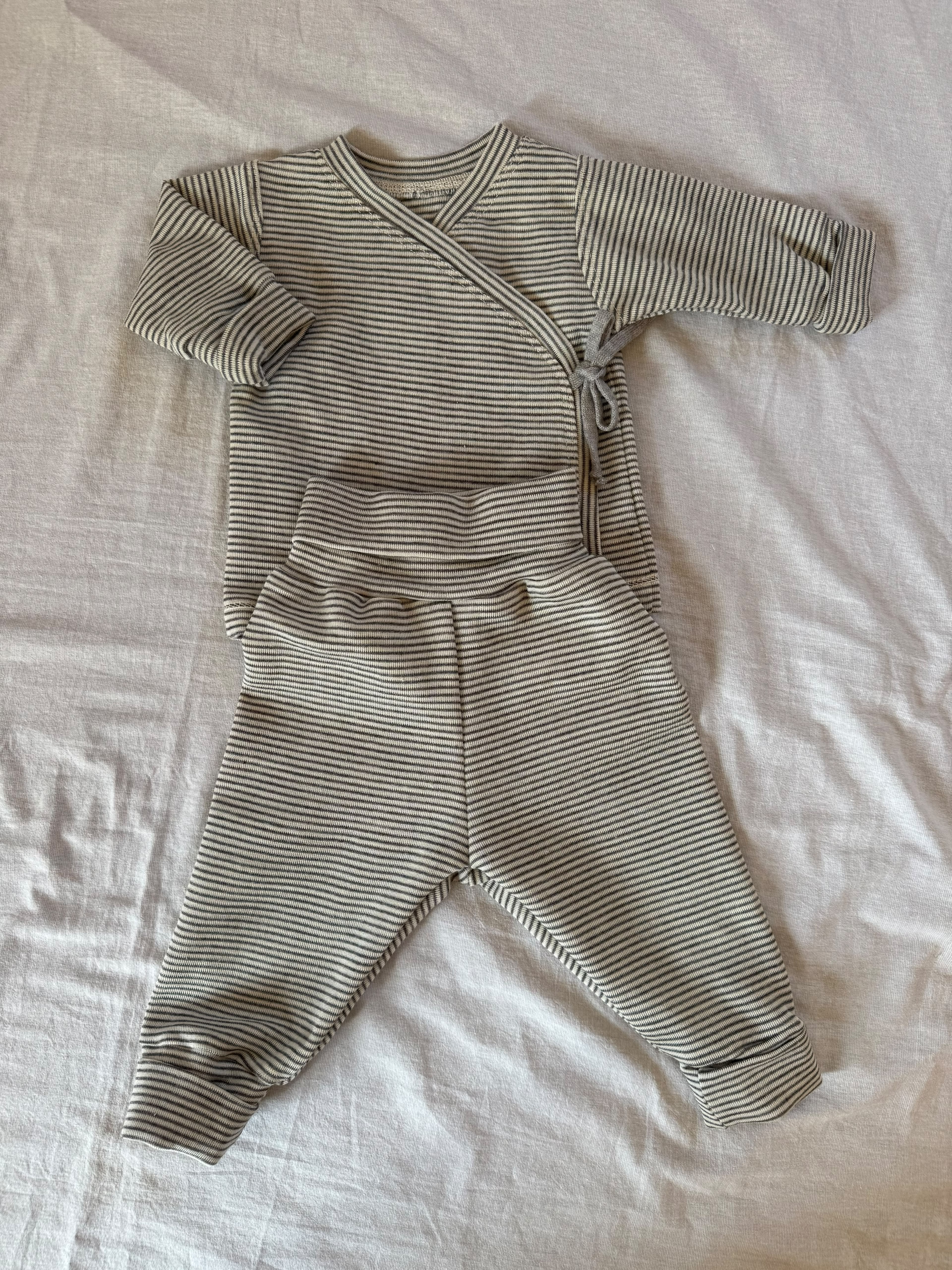 Set mit Wickeljacke aus Wolle/Seide -Geringelt