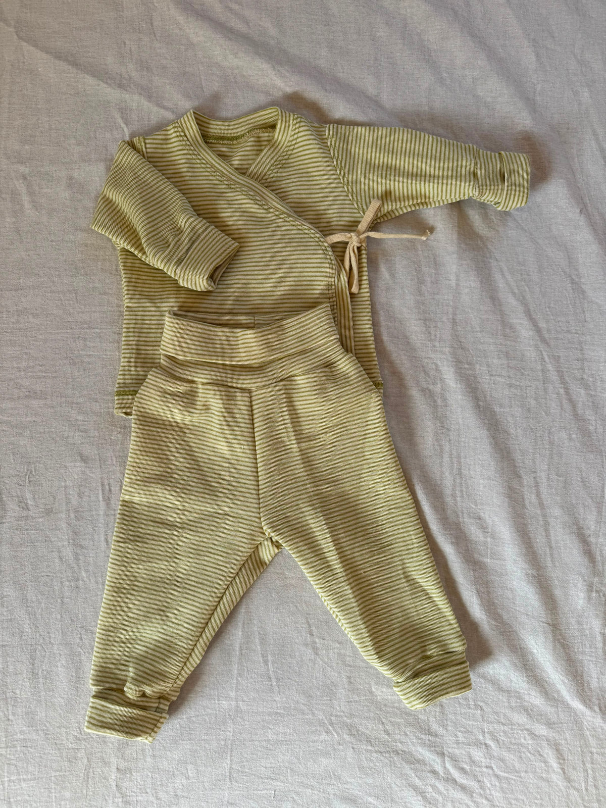 Set mit Wickeljacke aus Wolle/Seide -Geringelt