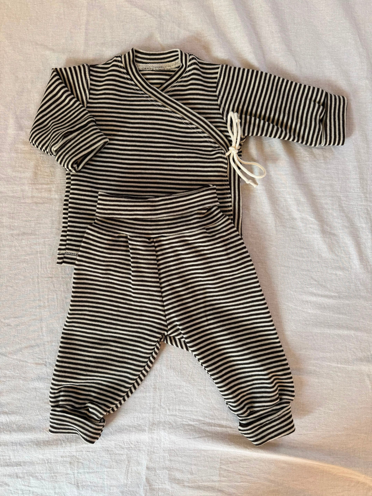 Set mit Wickeljacke aus Wolle/Seide -Geringelt
