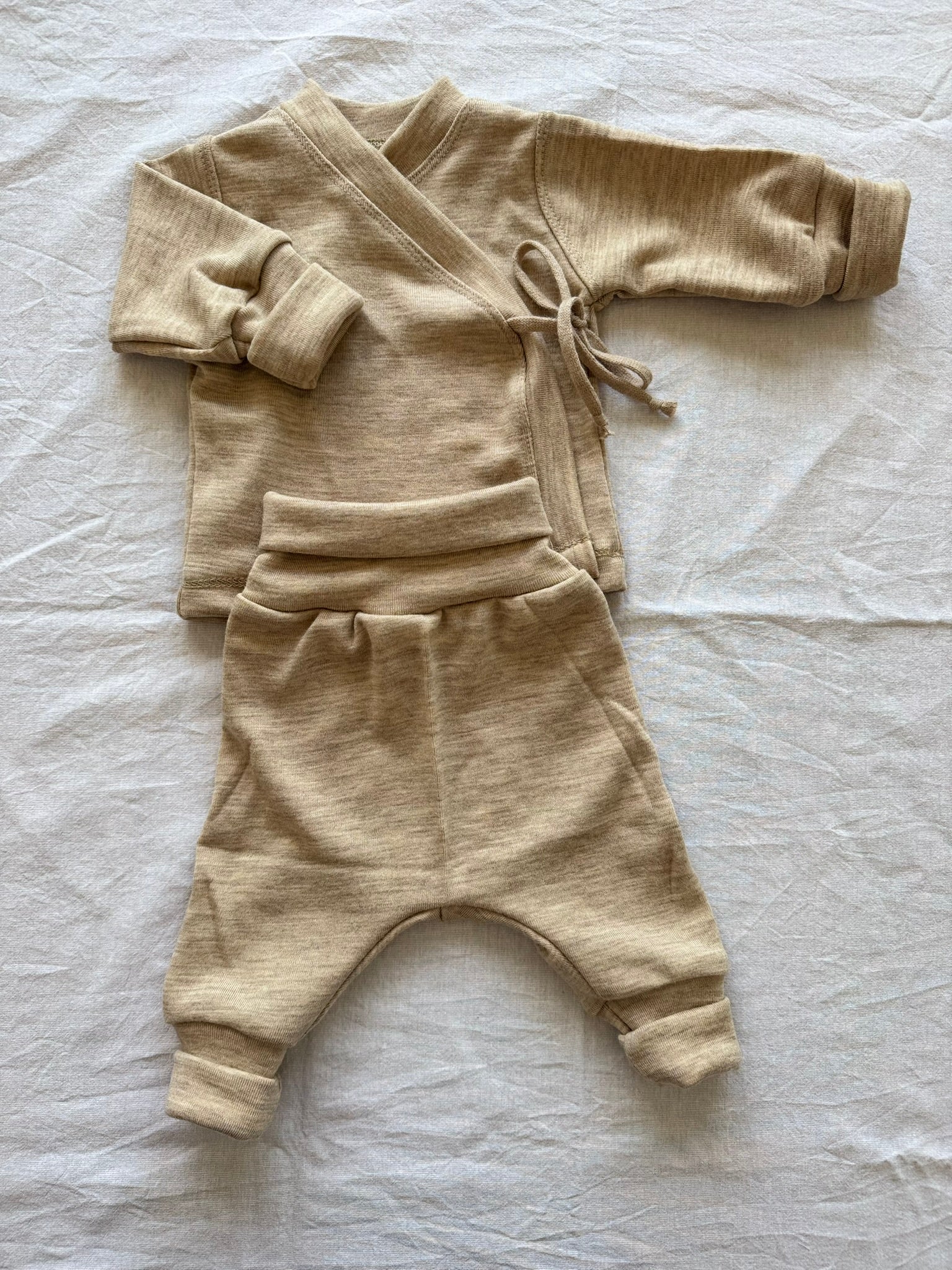 Set mit Wickeljacke aus 100% Merinowolle - Einfarbig