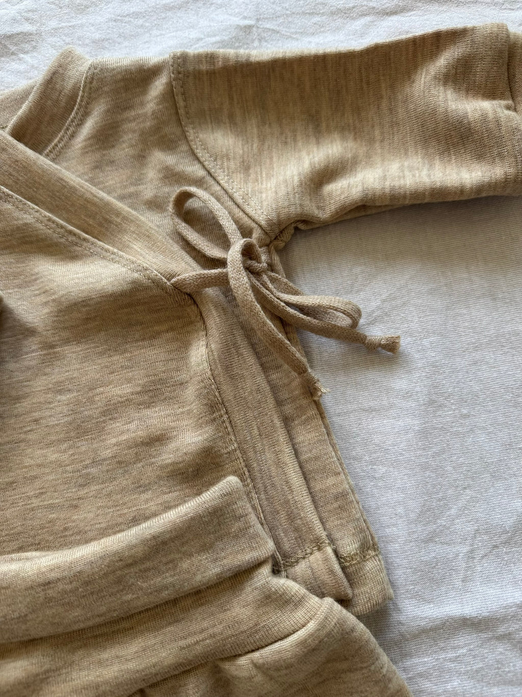 Set mit Wickeljacke aus 100% Merinowolle - Einfarbig