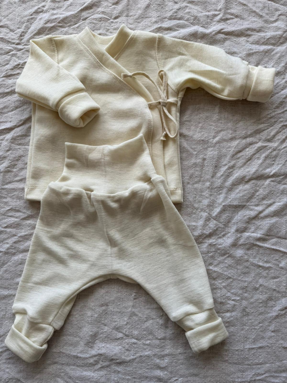 Set mit Wickeljacke aus 100% Merinowolle - Einfarbig