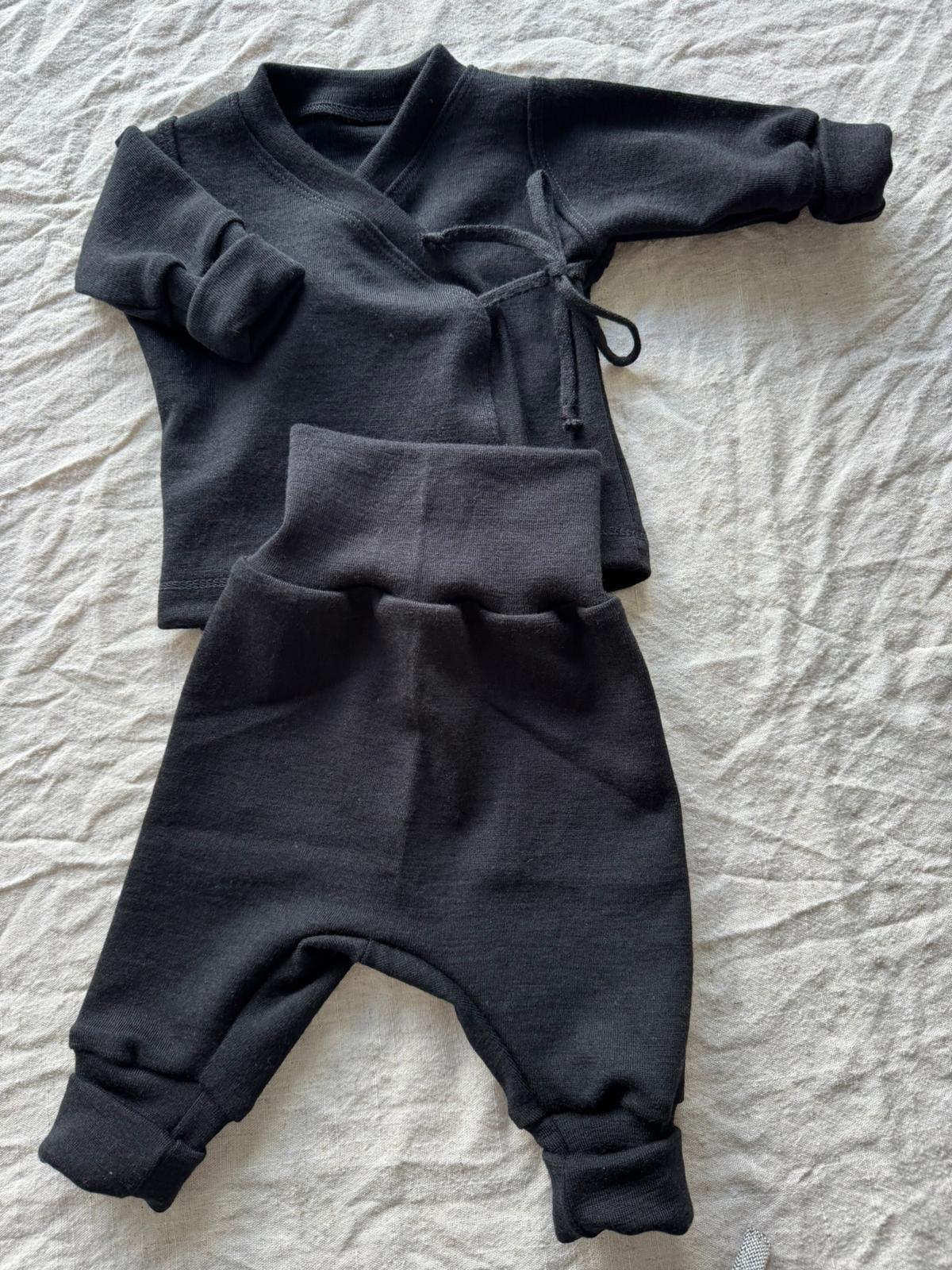 Set mit Wickeljacke aus 100% Merinowolle - Einfarbig