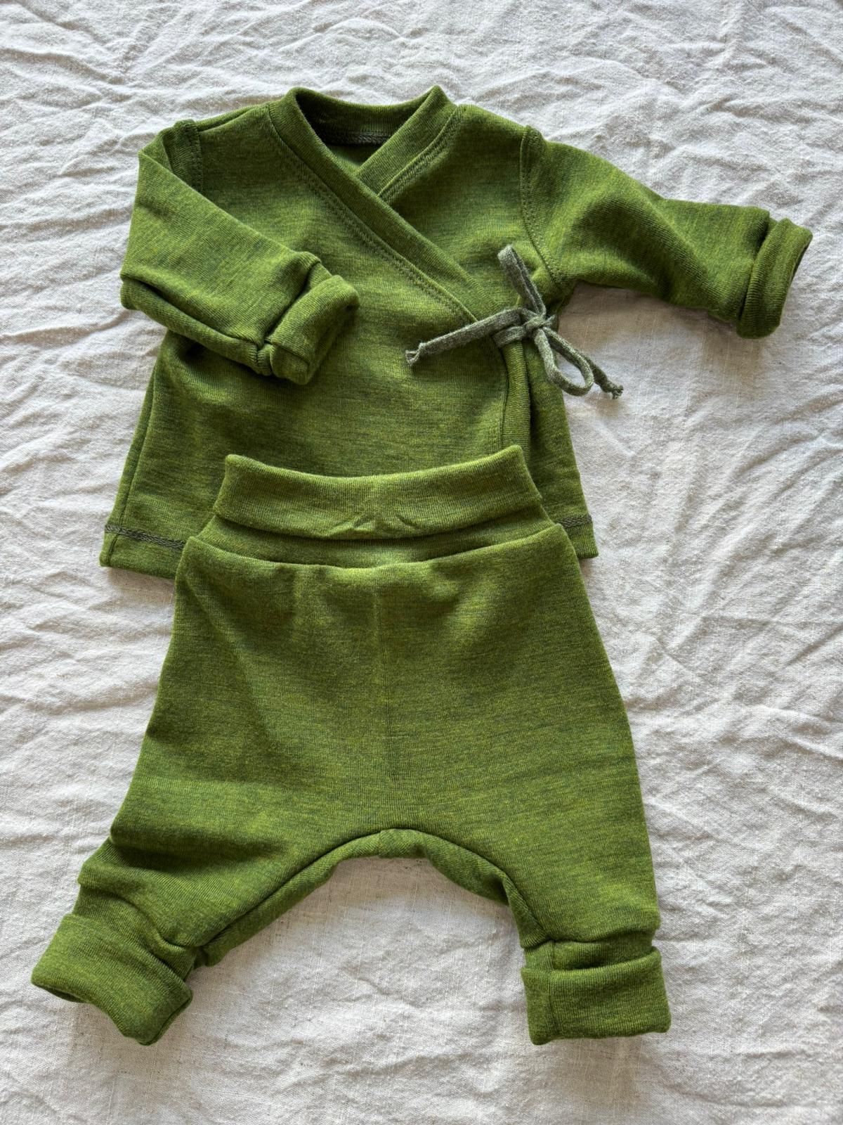Set mit Wickeljacke aus 100% Merinowolle - Einfarbig