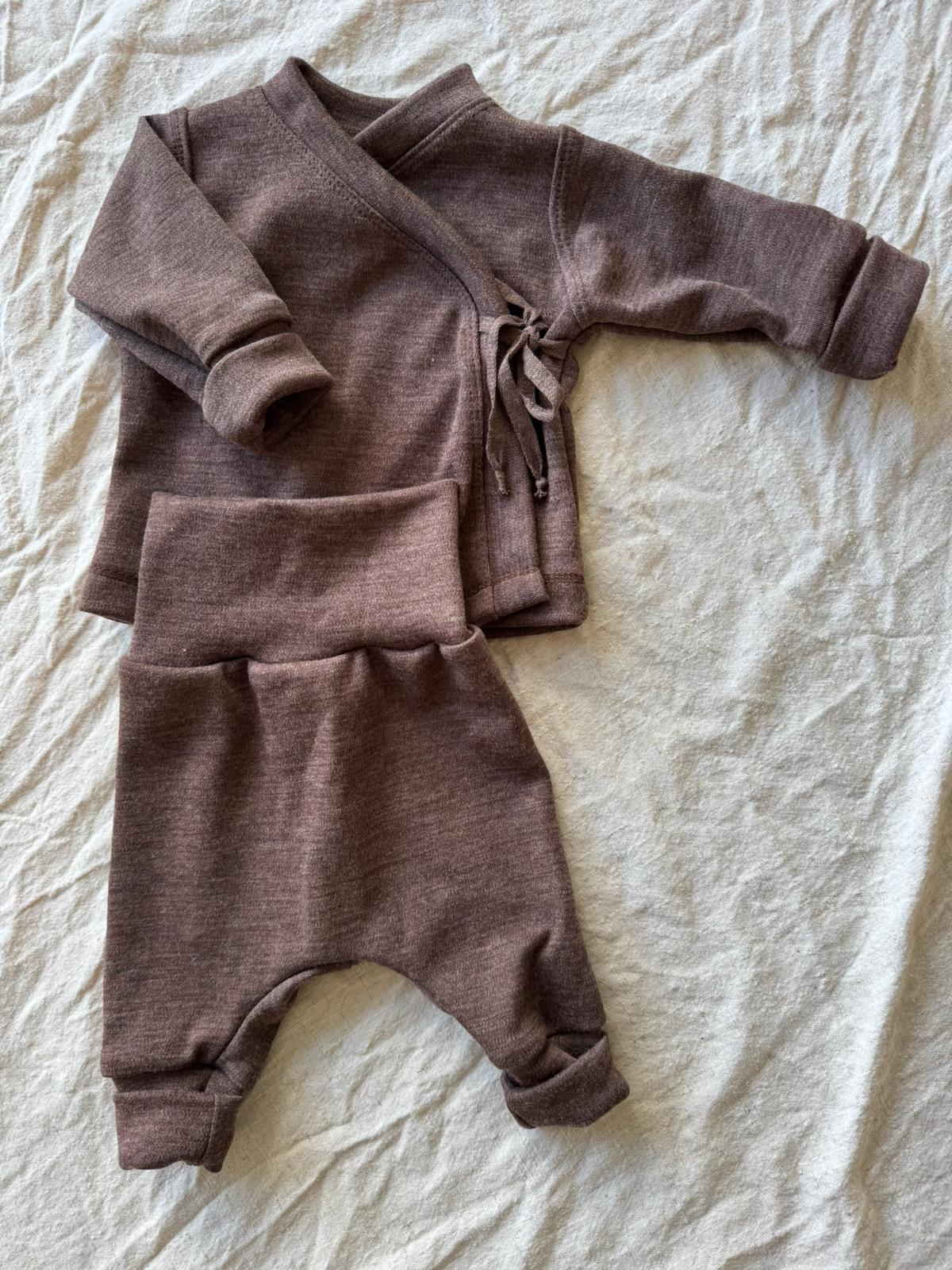 Set mit Wickeljacke aus 100% Merinowolle - Einfarbig