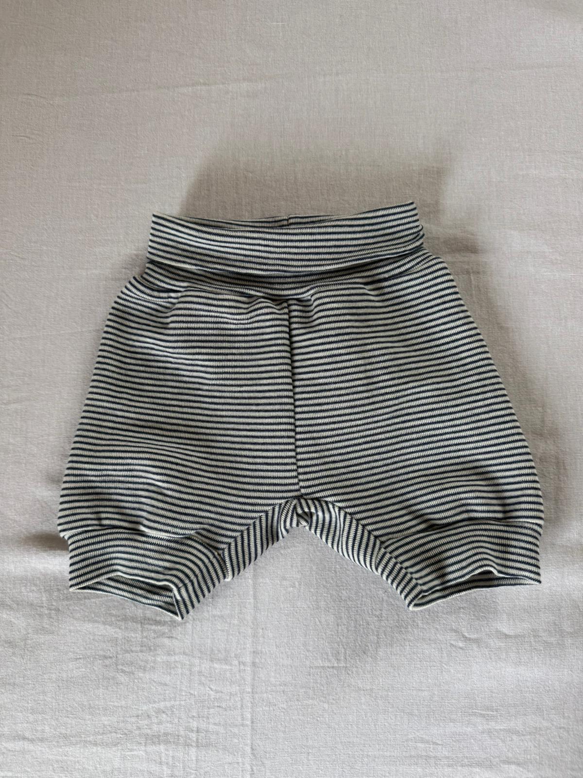 Kurze Hose aus Wolle/Seide - Geringelt