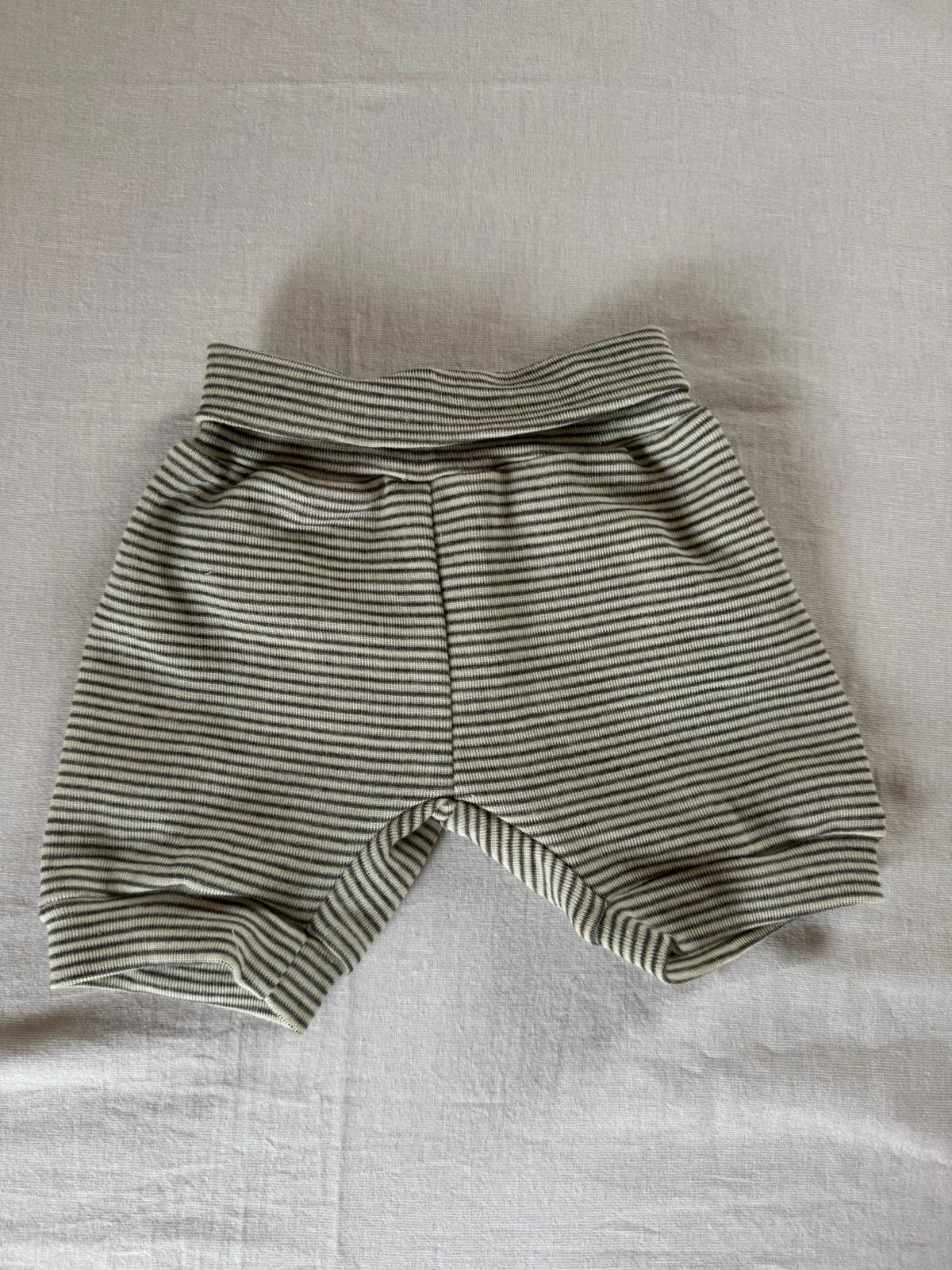 Kurze Hose aus Wolle/Seide - Geringelt