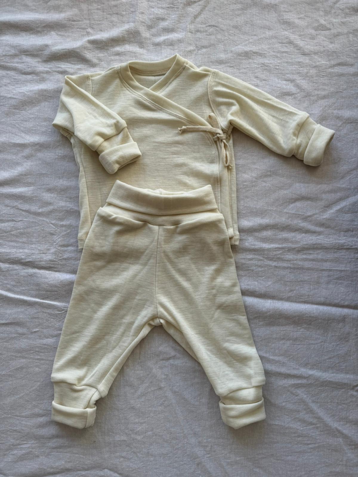 Set mit Wickeljacke aus 100% Merinowolle - Einfarbig