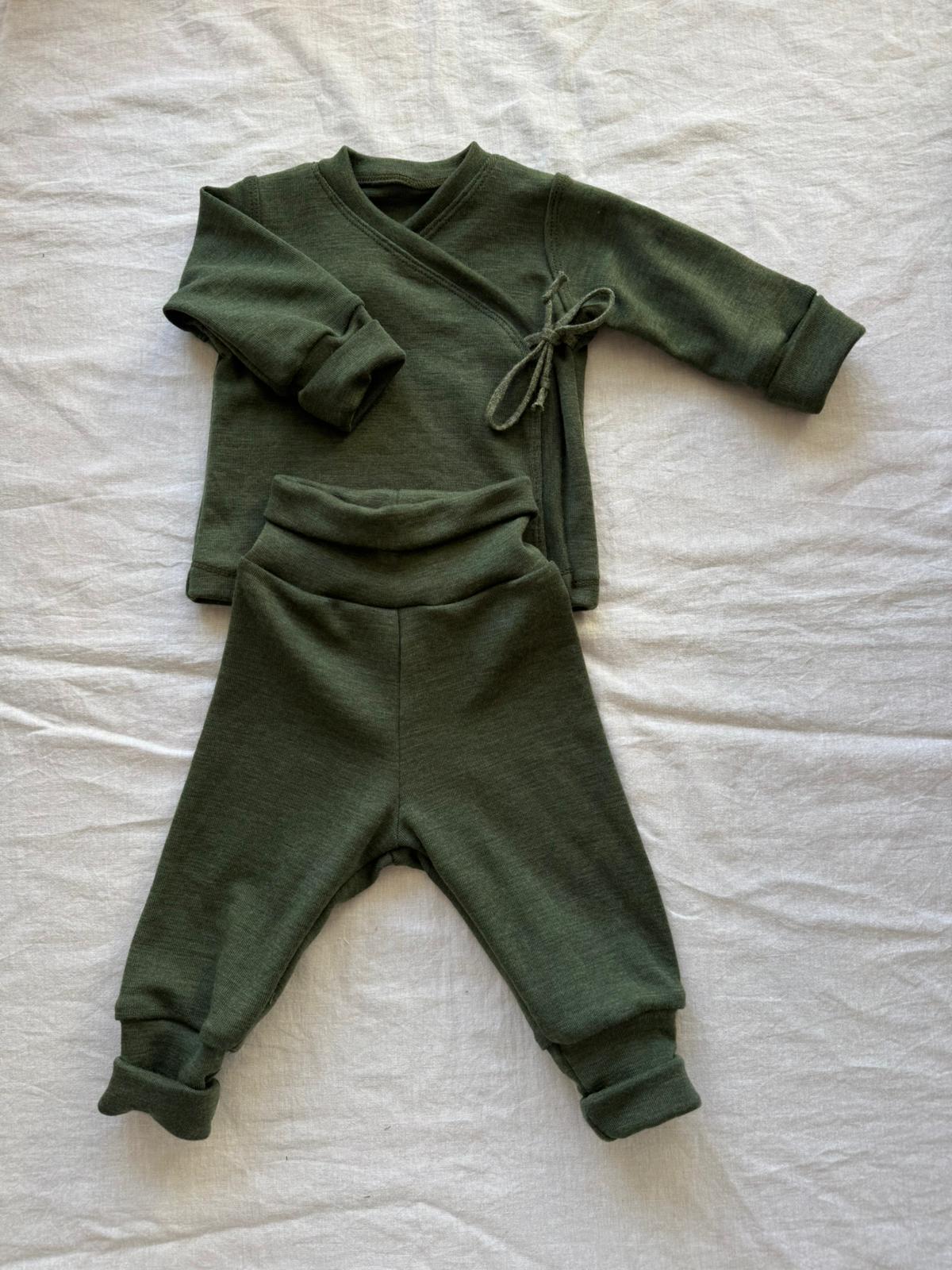 Set mit Wickeljacke aus 100% Merinowolle - Einfarbig