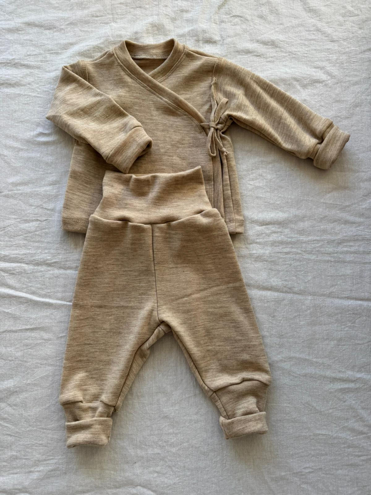 Set mit Wickeljacke aus 100% Merinowolle - Einfarbig