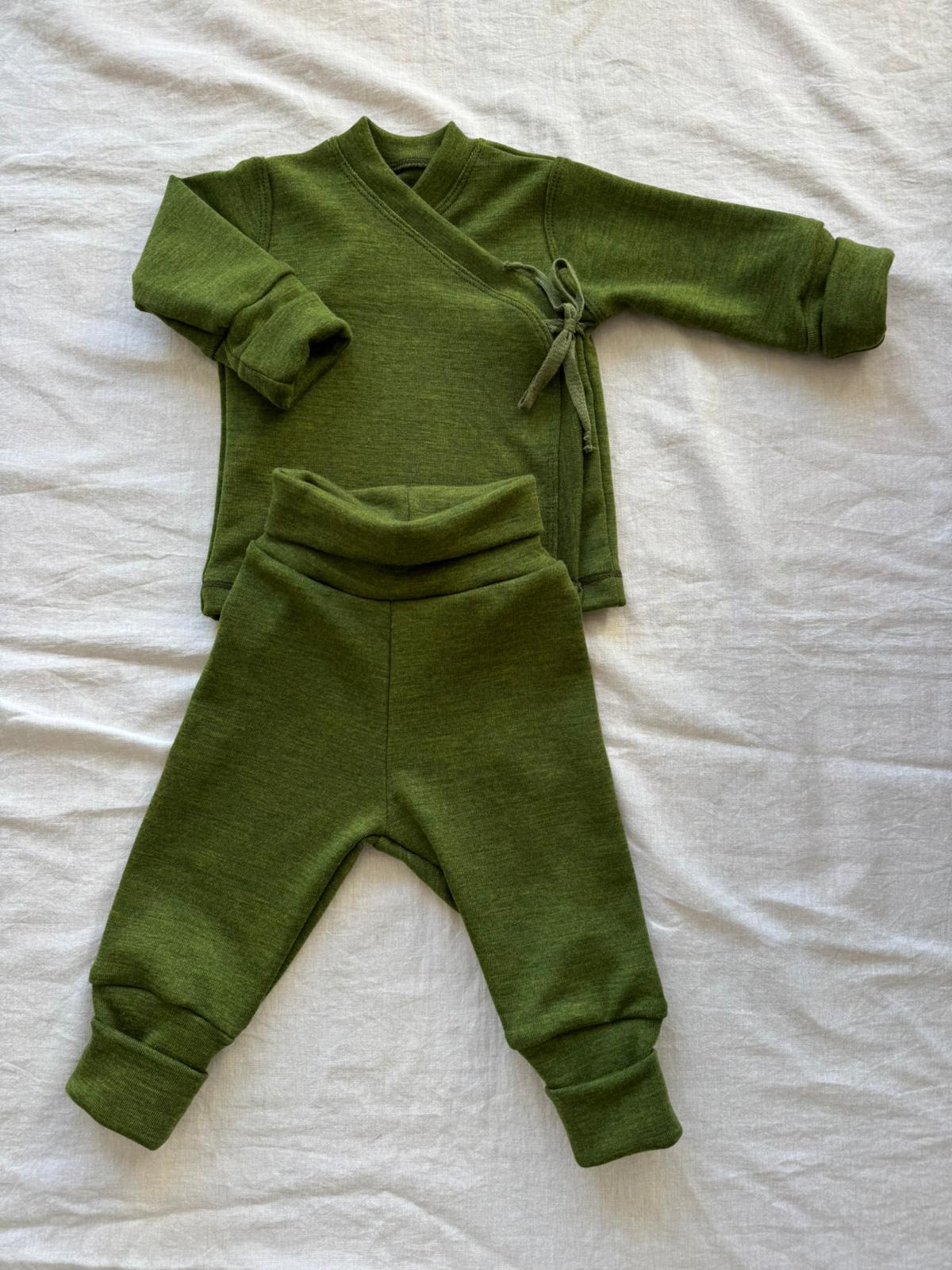 Set mit Wickeljacke aus 100% Merinowolle - Einfarbig