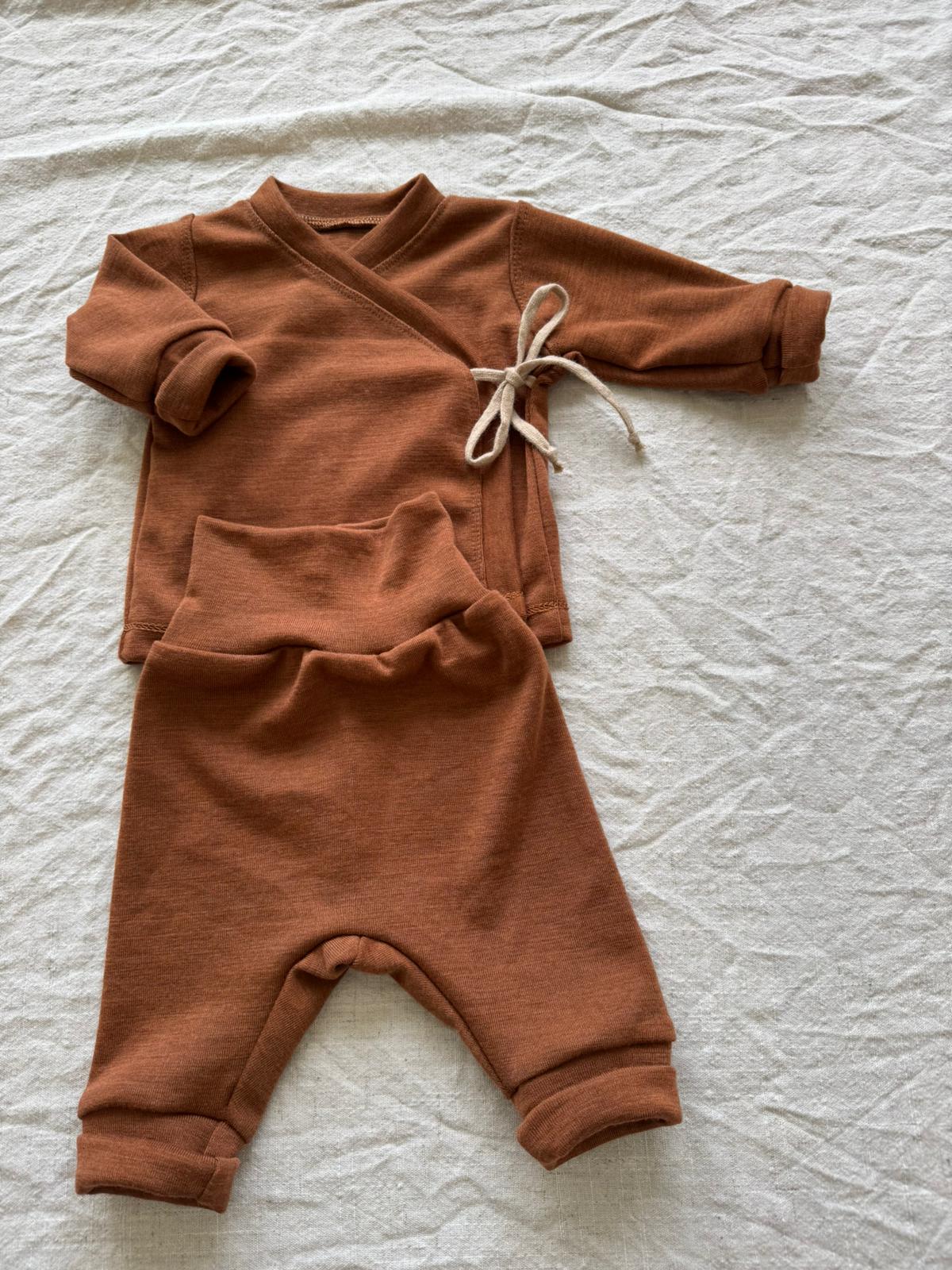 Set mit Wickeljacke aus 100% Merinowolle - Einfarbig