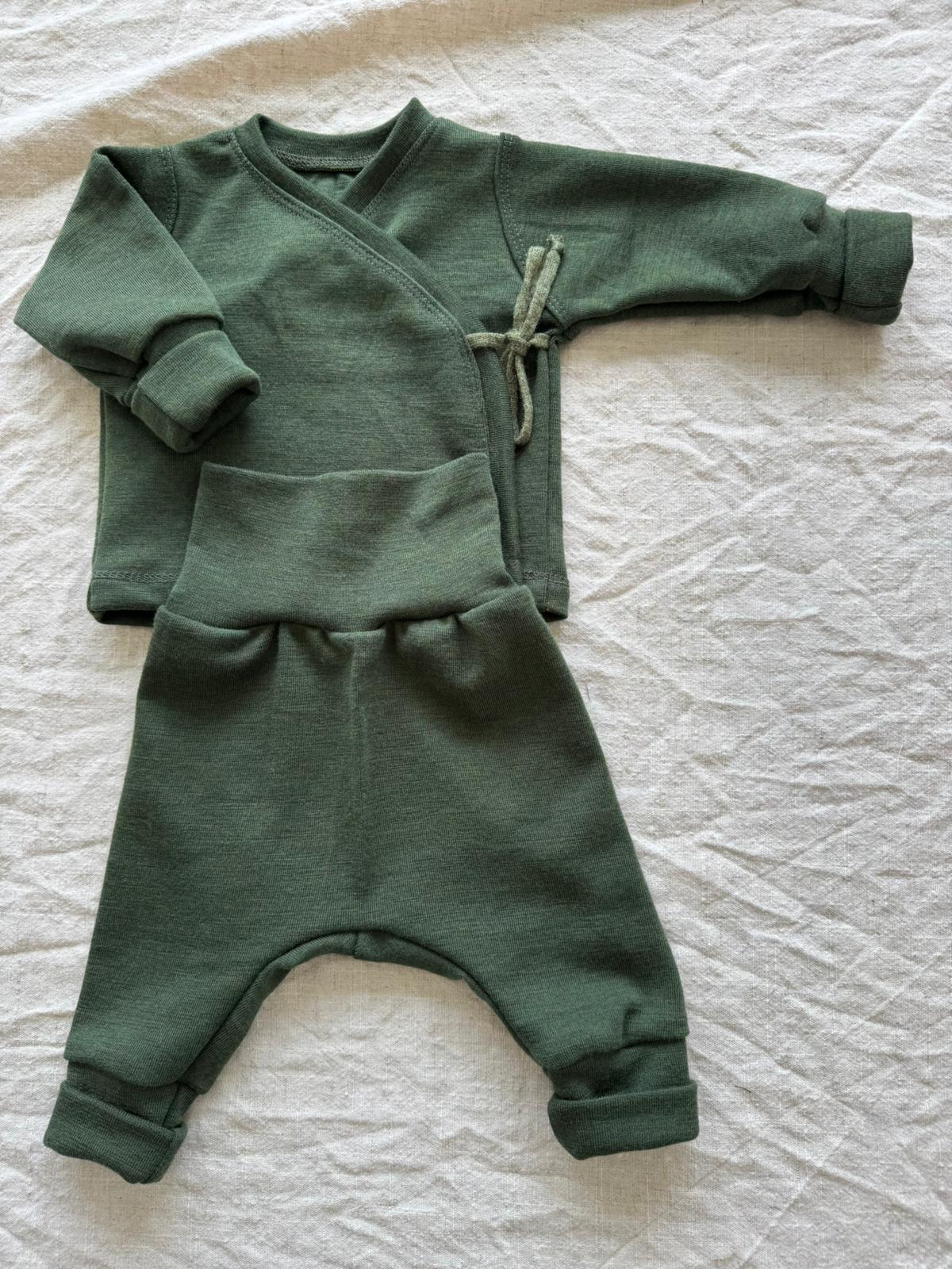 Set mit Wickeljacke aus 100% Merinowolle - Einfarbig