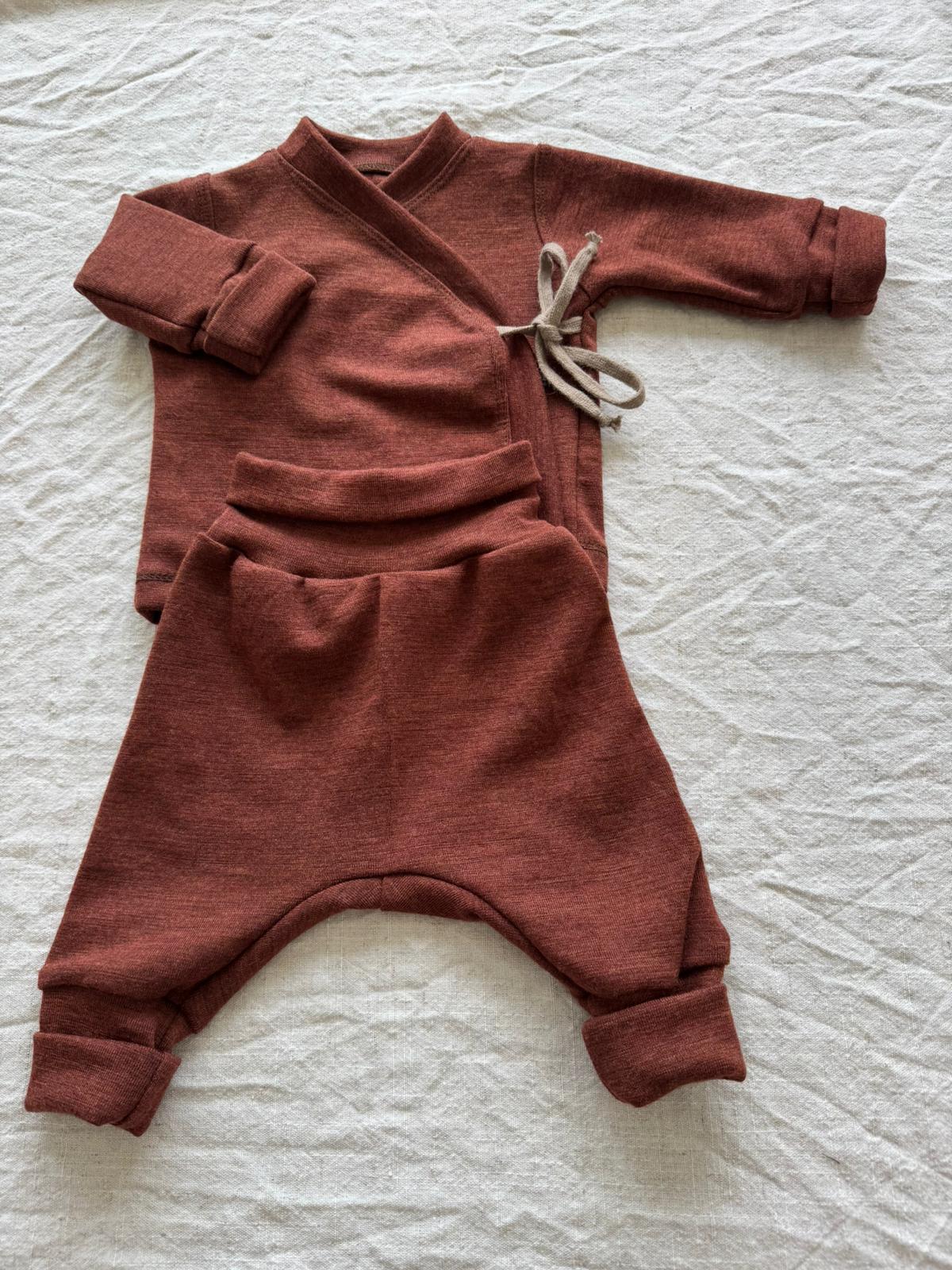 Set mit Wickeljacke aus 100% Merinowolle - Einfarbig