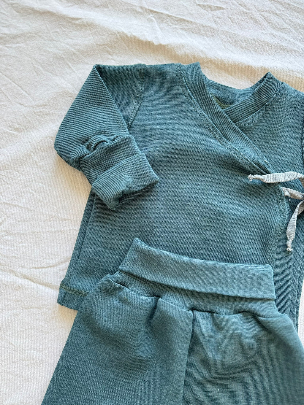 Set mit Wickeljacke aus Wolle/Seide - Einfarbig
