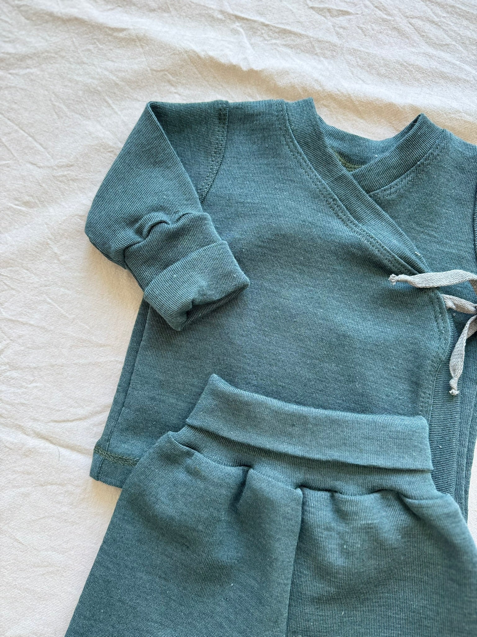 Set mit Wickeljacke aus Wolle/Seide - Einfarbig