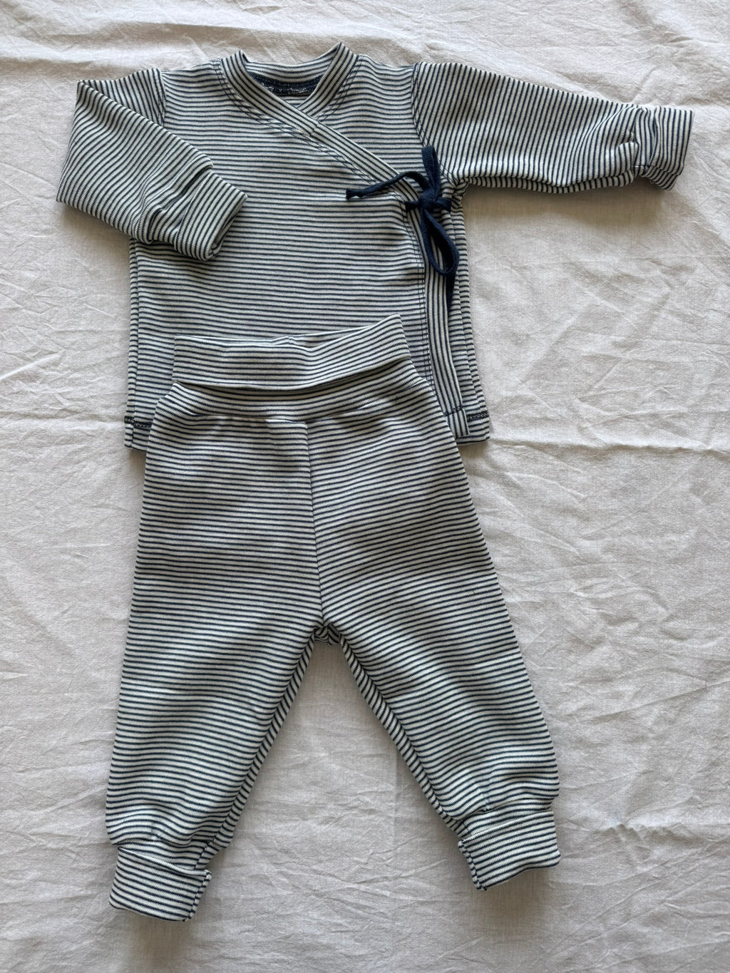 Set mit Wickeljacke aus Wolle/Seide -Geringelt