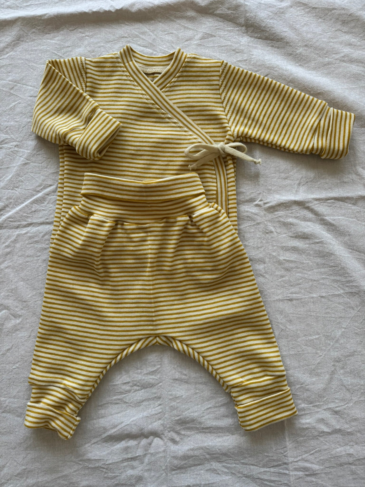 Set mit Wickeljacke aus Wolle/Seide -Geringelt