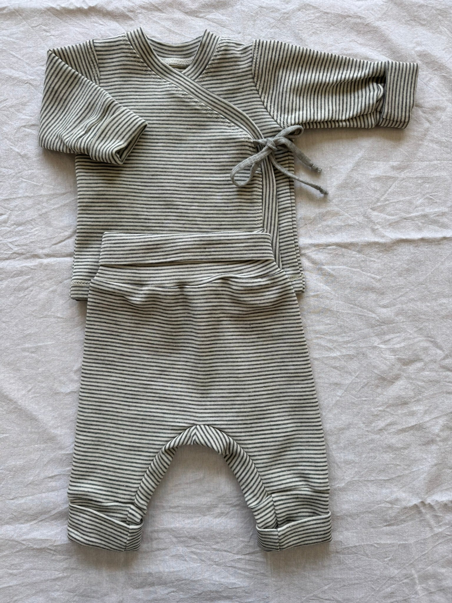 Set mit Wickeljacke aus Wolle/Seide -Geringelt
