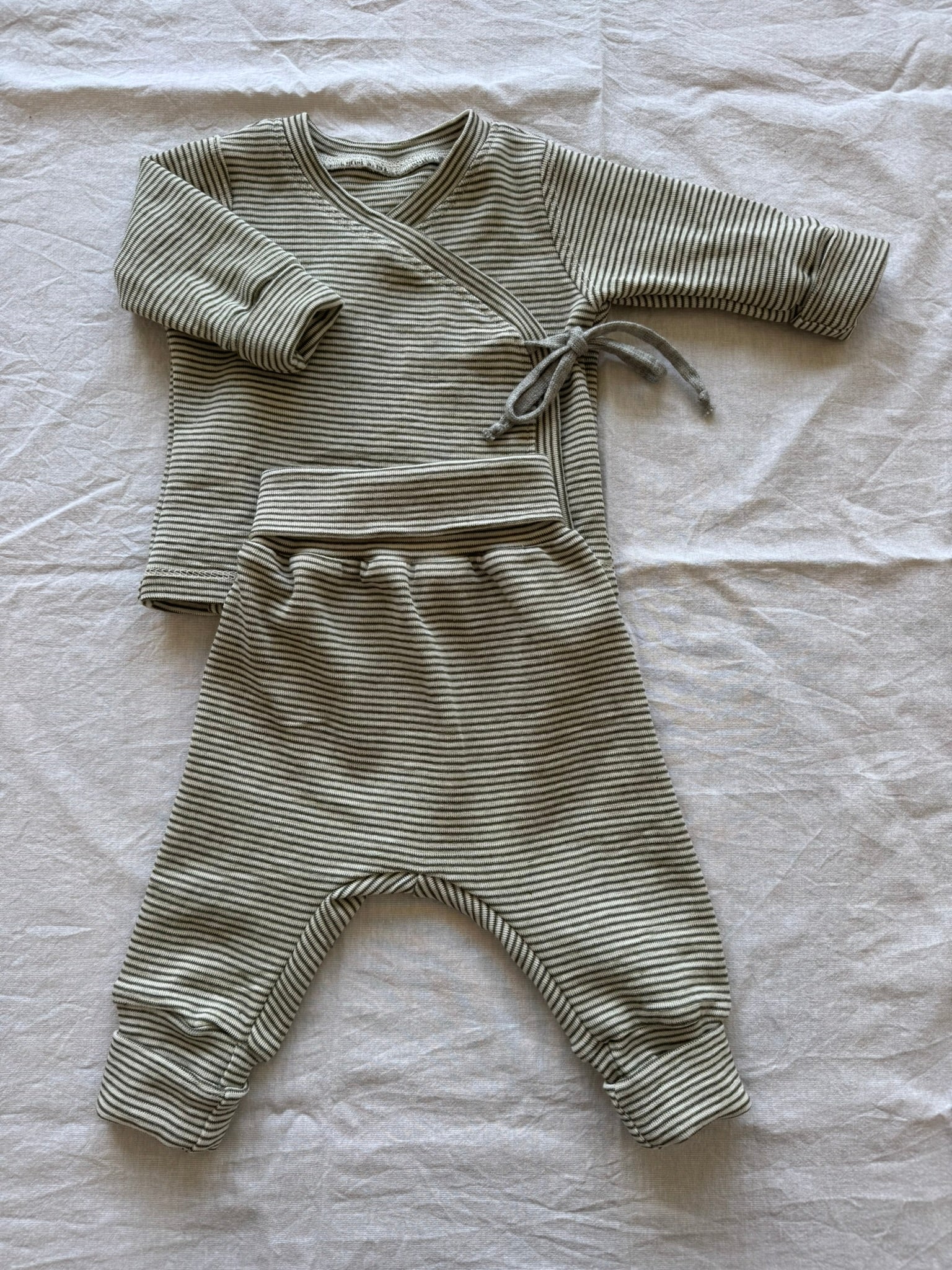 Set mit Wickeljacke aus Wolle/Seide -Geringelt